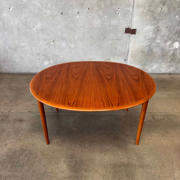 Povl Dinesen Teak Dining Table With Two Leaves - Denmark C. 1960