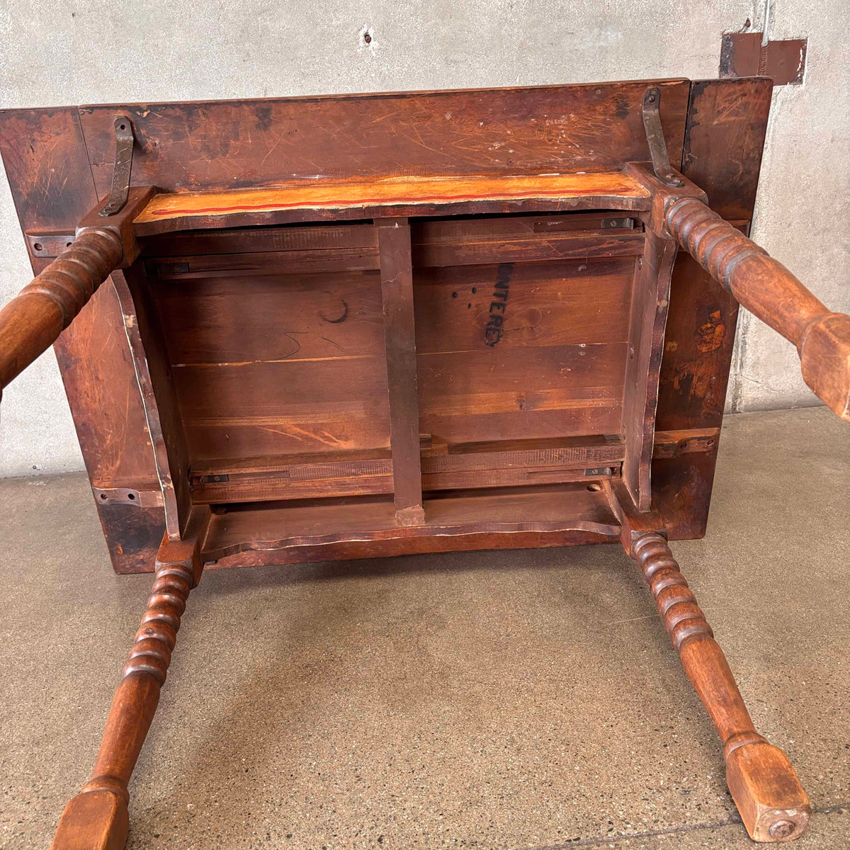 Monterey Furniture Dining Table with Leaves - Smoky Maple & Crackle