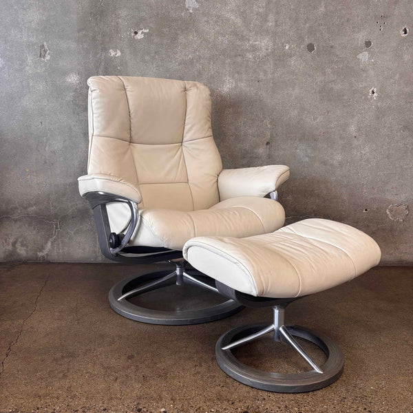 Ekornes Stressless Signature Recliner "Mayfair" Chair/Ottoman Beige Leather