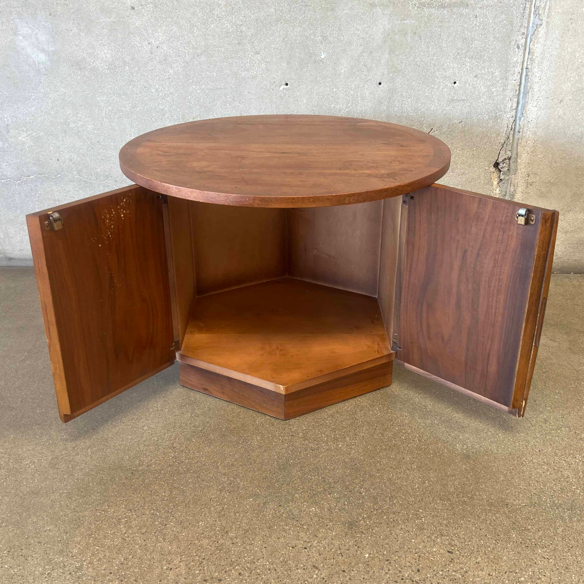 Vintage Lane Mid Century Modern End Table, Hexagon Base With Round Top