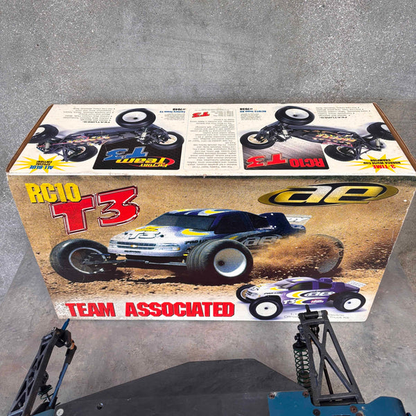 Vintage Circa 2000 Team Associated T3RC10 Factory Team Kit