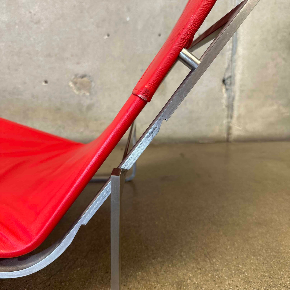 Red Leather Model PK24 Adjustable Chaise Lounge