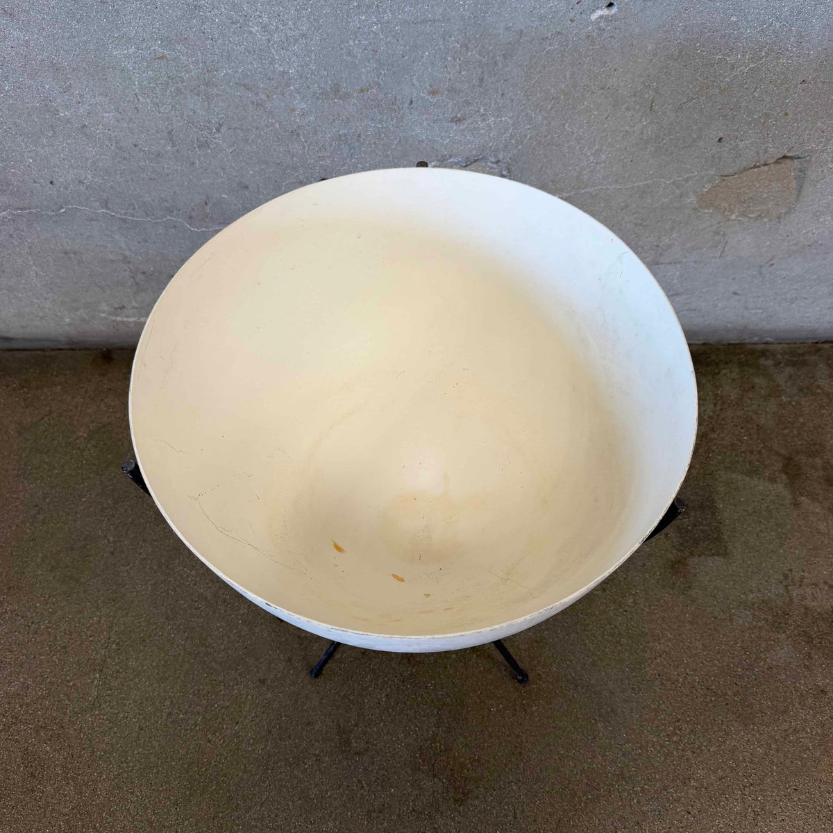 Tall Bullet Fiberglass Planter With Iron Stand