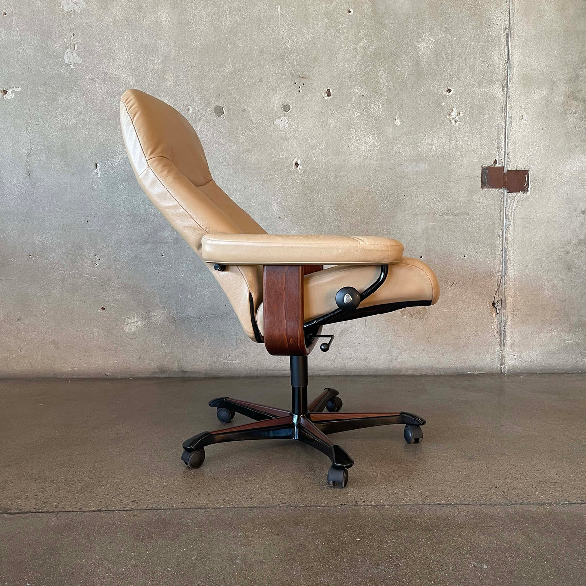 Ekornes Stressless Consul Leather Recliner Chair