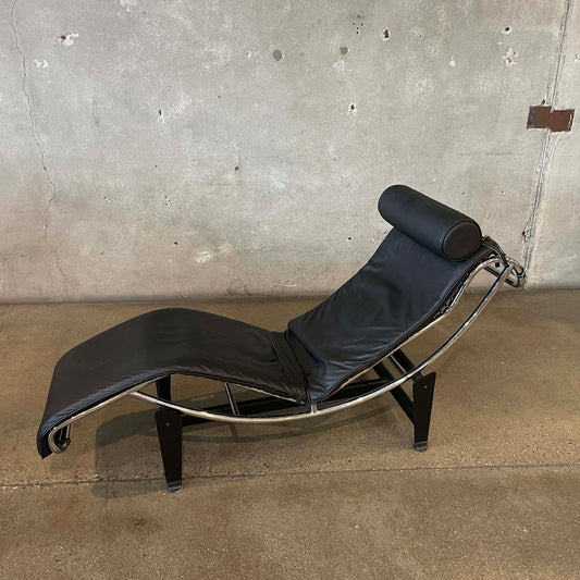 Modern Lounge Chair in the Style of Cassina