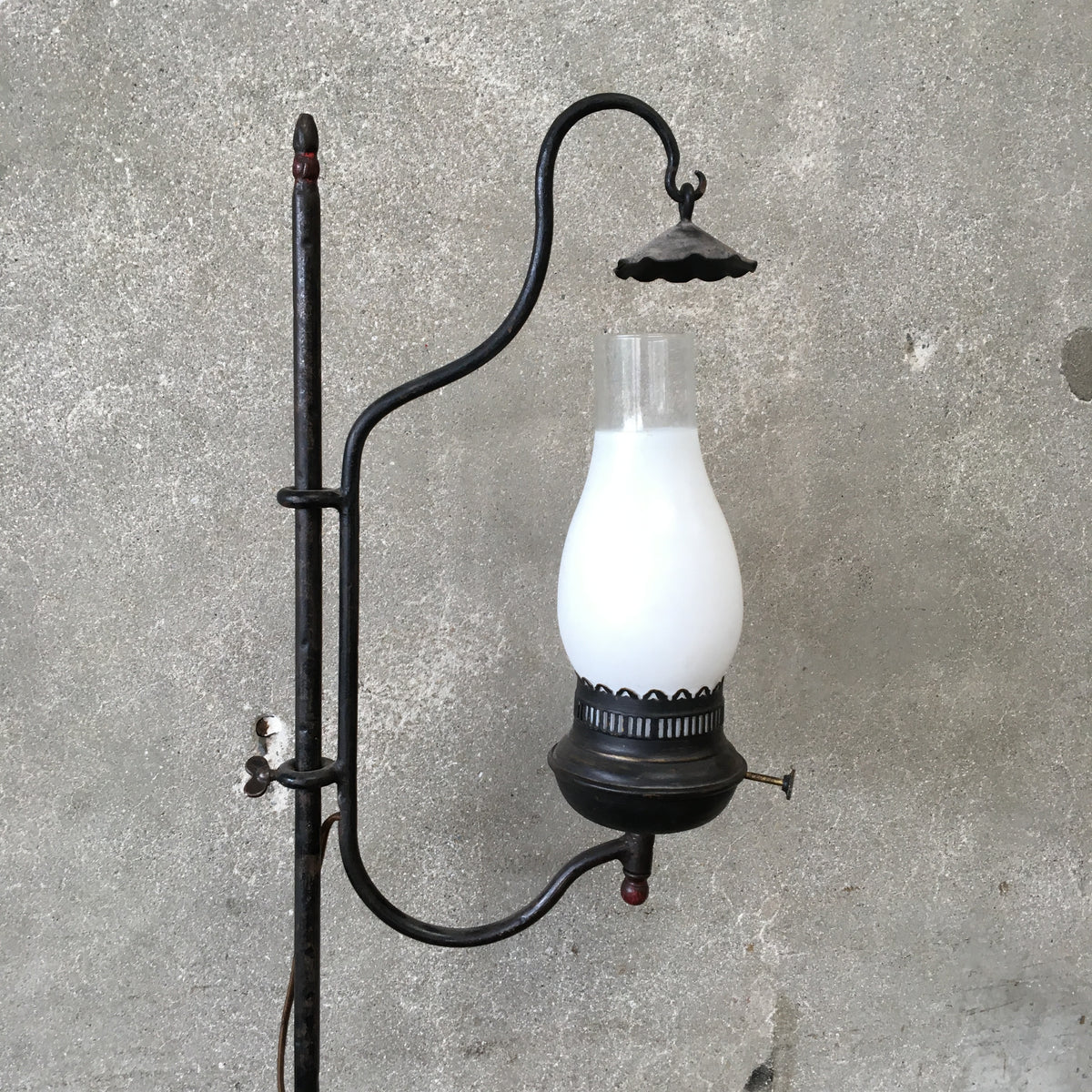 Early Mason MFG Monterey Furniture Iron Lamp