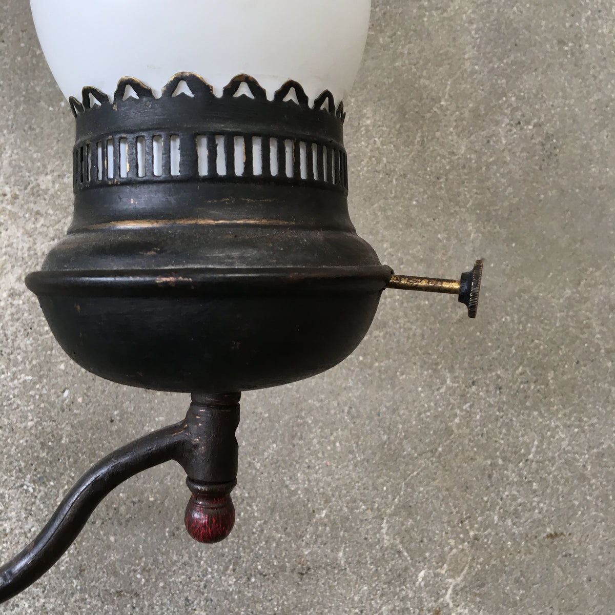 Early Mason MFG Monterey Furniture Iron Lamp