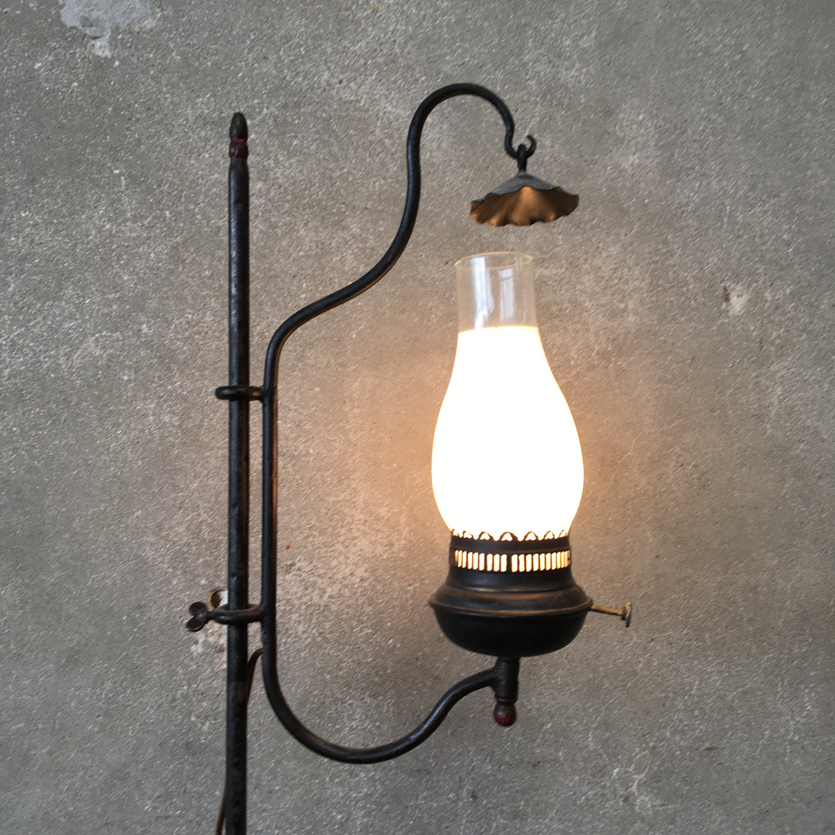 Early Mason MFG Monterey Furniture Iron Lamp