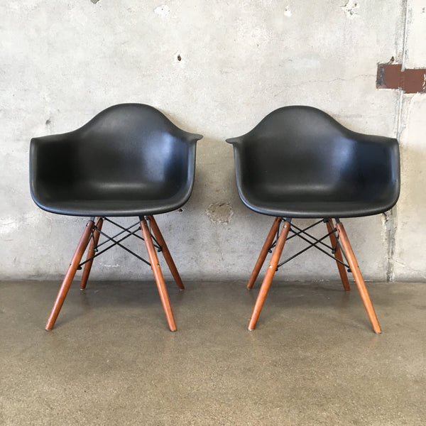 Mid Century Style Plastic Shell Eiffel Dining Chairs