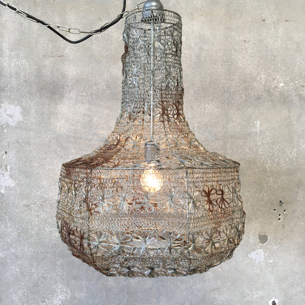Indoor/Outdoor Wire Hanging Lamp
