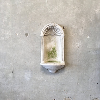 Vintage Concrete Font / Niche