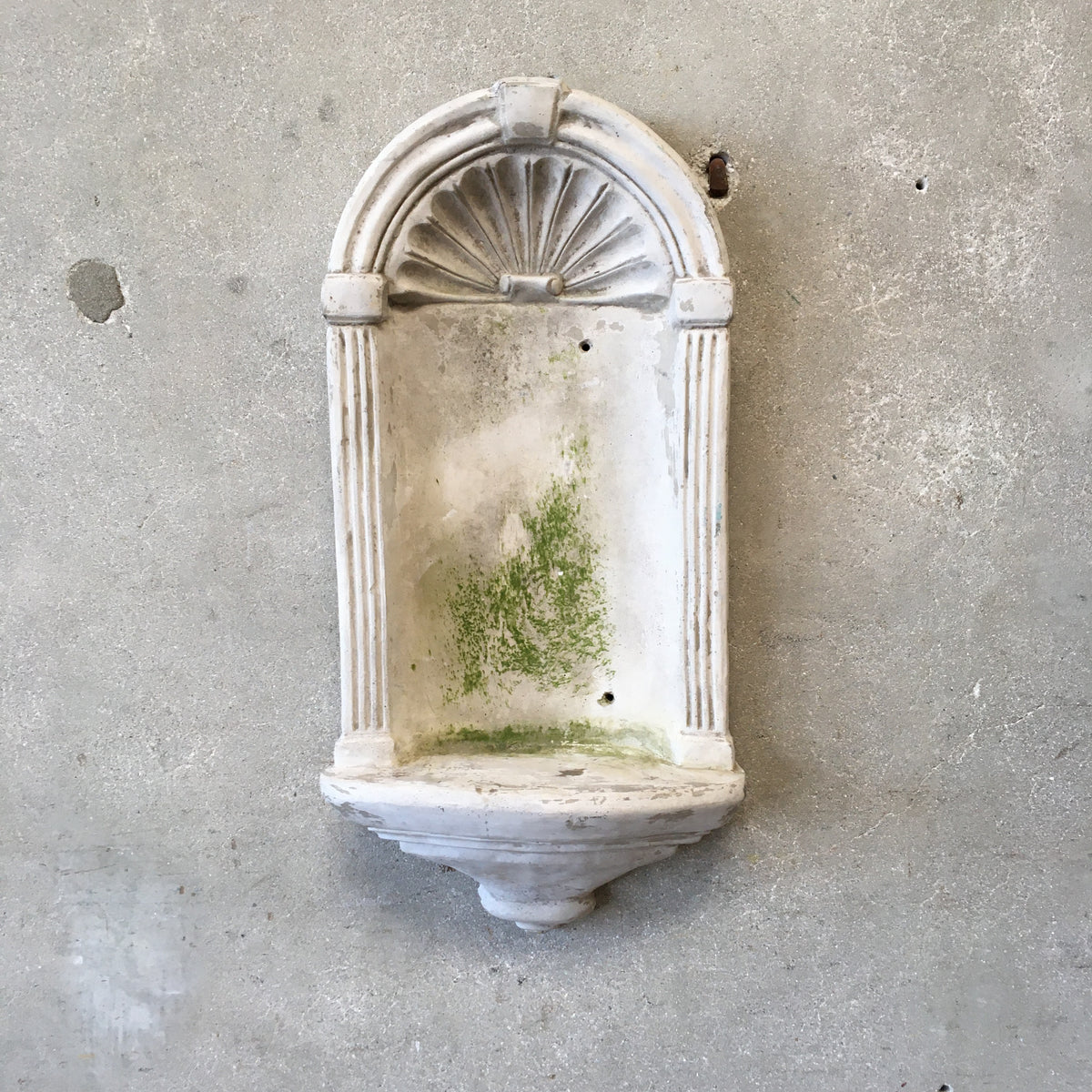Vintage Concrete Font / Niche