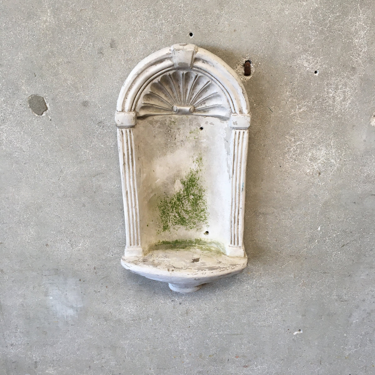 Vintage Concrete Font / Niche