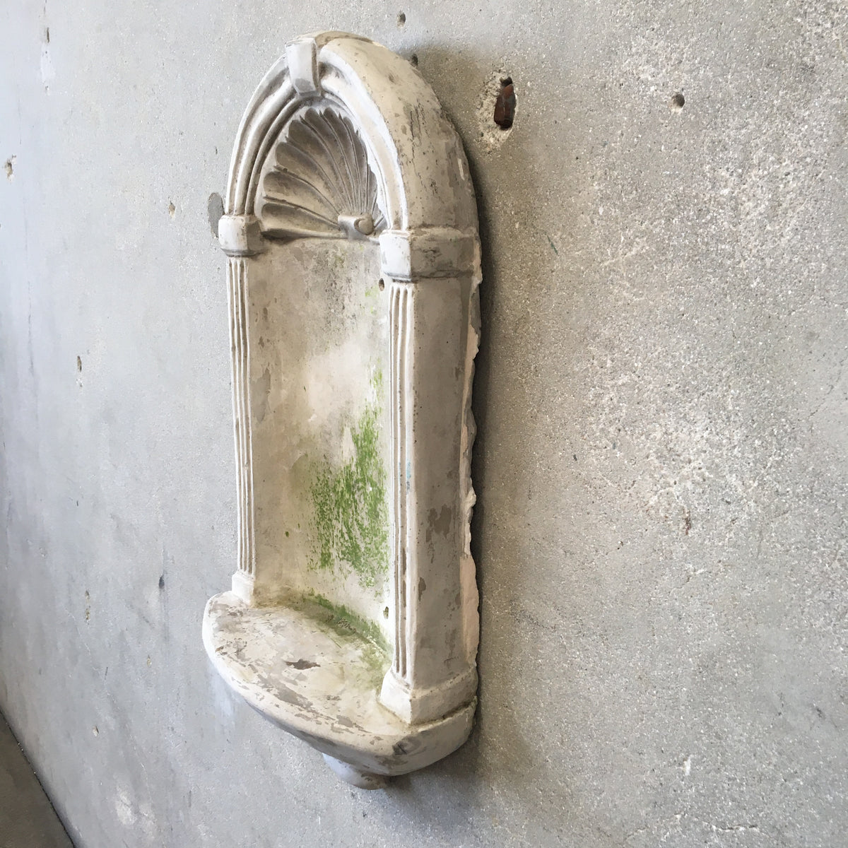 Vintage Concrete Font / Niche