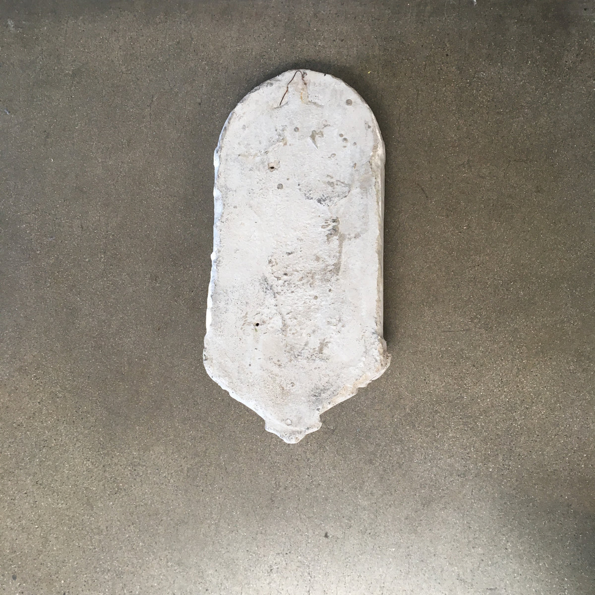 Vintage Concrete Font / Niche