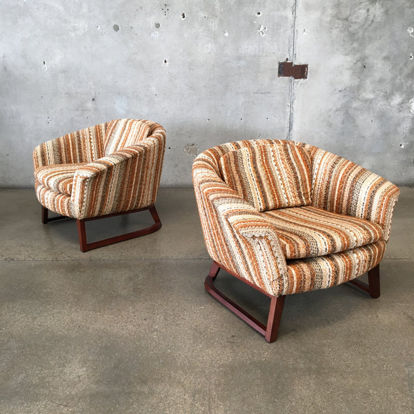 1970s Mid Century Modern Walnut Legged Upholstered Lounge Club Chairs