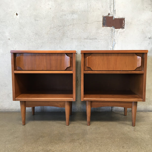 Pair of Mid Century Walnut Nightstands w/Sculped Drawers by Bassett