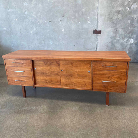 Explore Timeless Mid-Century Modern Furniture