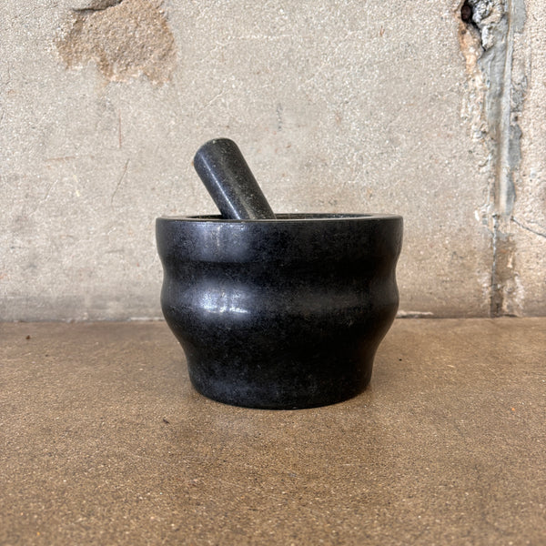 Black Granite Cole & Masons Worchester Black Mortar & Pestle