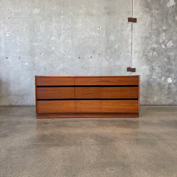 Mid Century Modern 9 Drawer Dresser by Dillingham, in Walnut 1960's