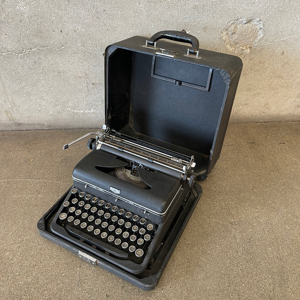 Vintage Royal Typewriter With Case