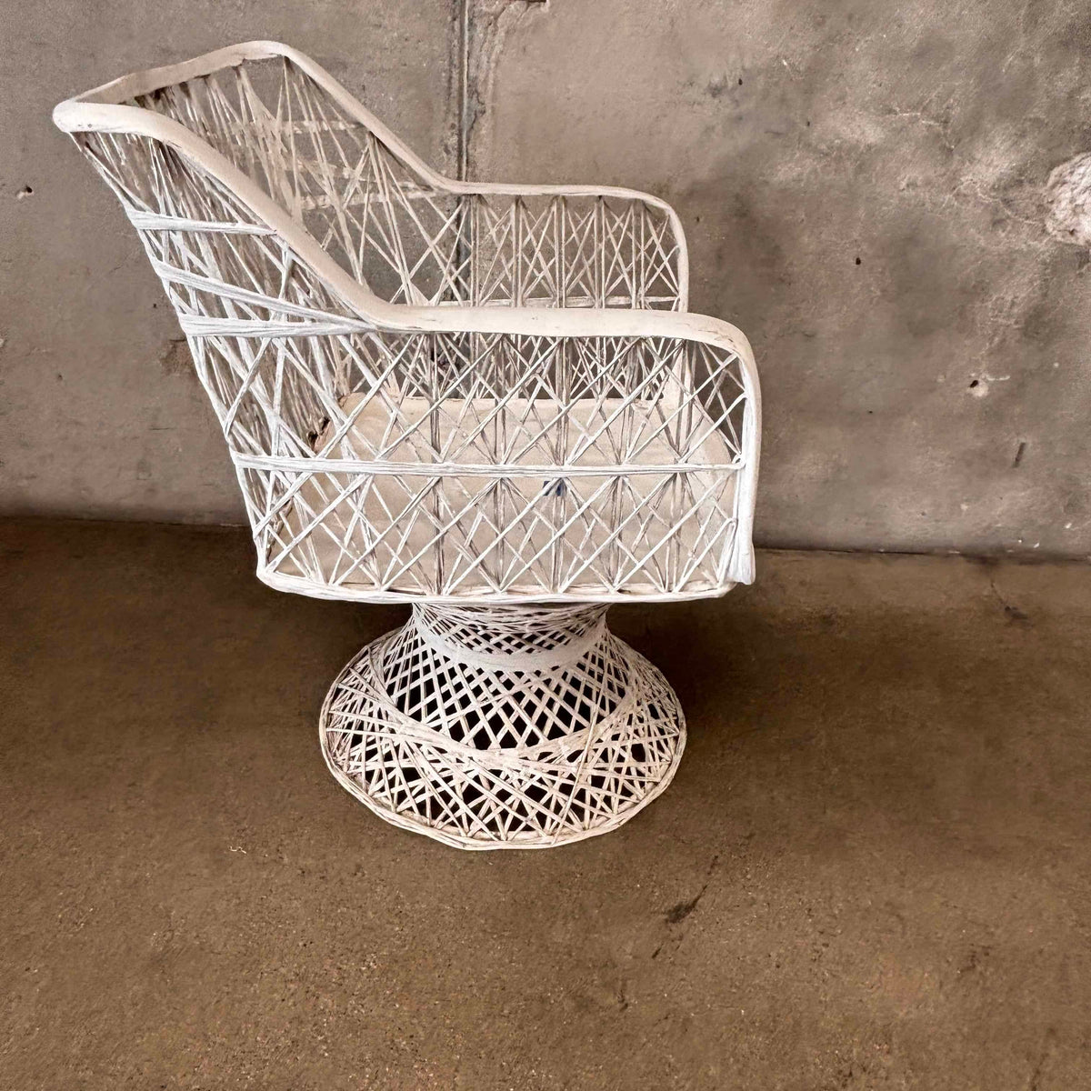 Mid Century Modern Russell Woodard Spun Fiberglass Arm Chair #1