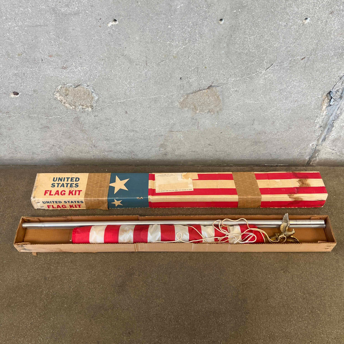 Vintage United States Flag Kit In Original Box With Eagle Topper