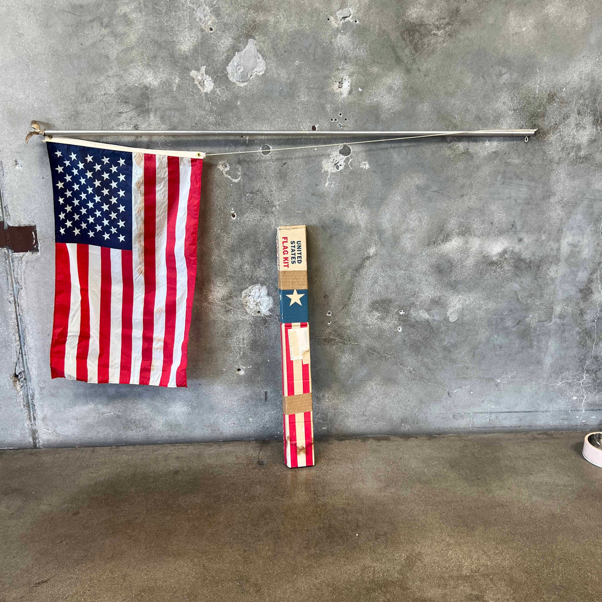 Vintage United States Flag Kit In Original Box With Eagle Topper