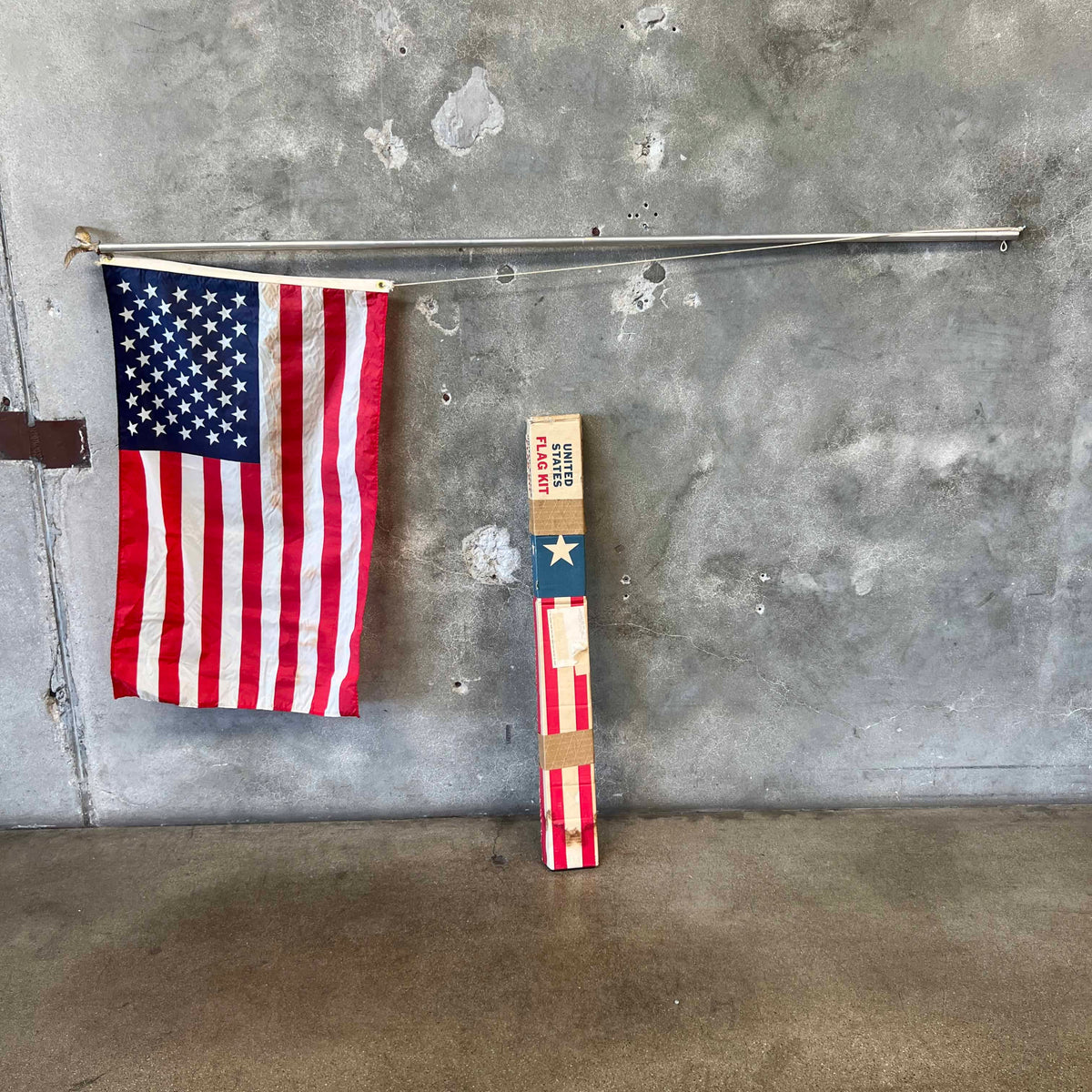 Vintage United States Flag Kit In Original Box With Eagle Topper