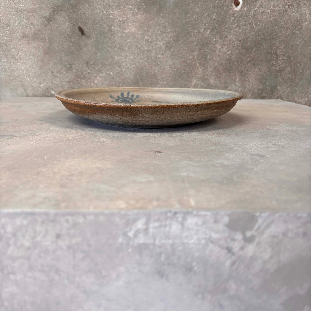 Doris De Larios Ceramic Cat Plate - 1933-2018