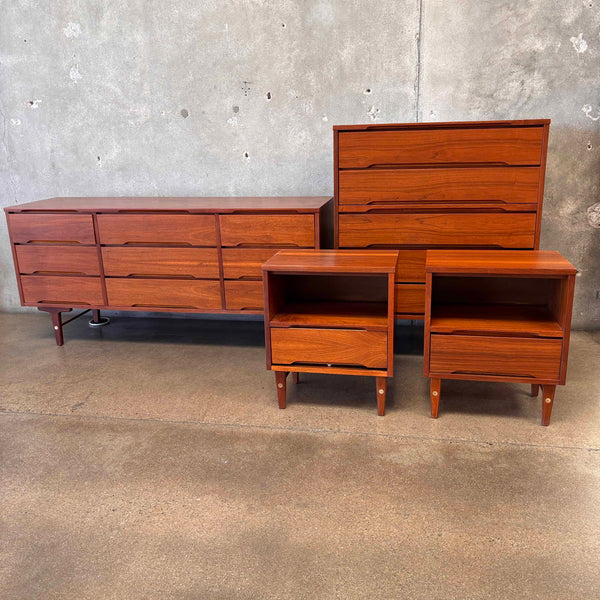 Mid Century Modern Light Walnut Wood Bedroom Set By Stanley