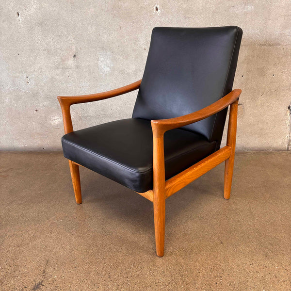 Rare Vintage Fritz Hansen Lounge Chair With Solid Oak Wood & Black Naugahyde