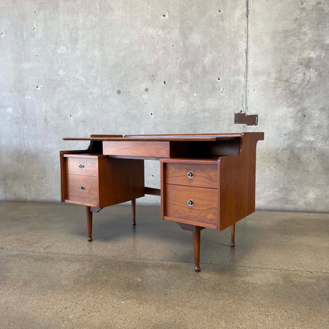 Vintage and Mid-Century Modern: Coffee Tables, Dining Tables & More