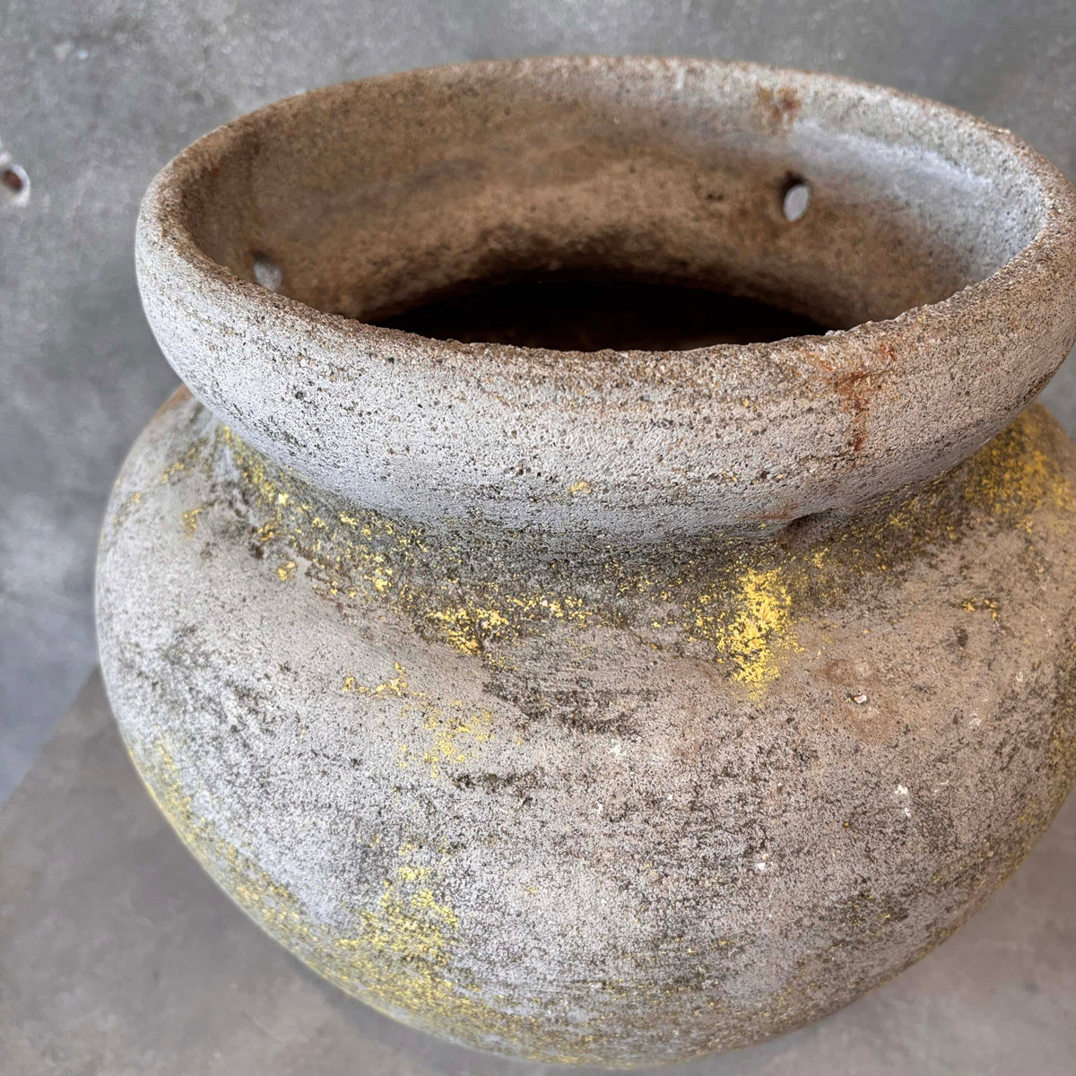 Hillside Pottery Concrete Planter Hanging Pot In Iron Stand