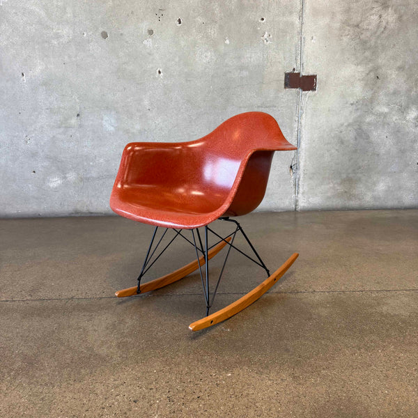 Midernica Eames Fiberglass Rocking Chair