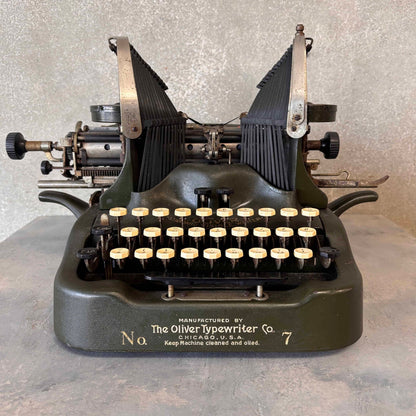 1915 No. 7 Oliver Typewriter