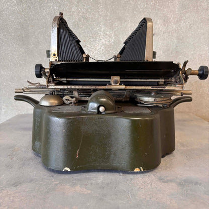 1915 No. 7 Oliver Typewriter