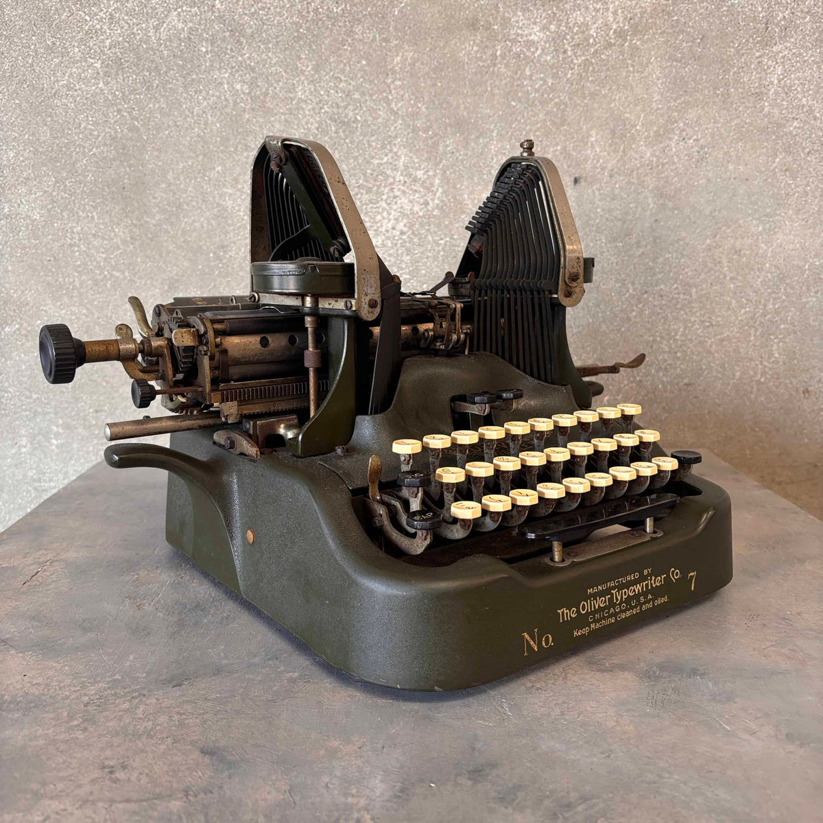 1915 No. 7 Oliver Typewriter