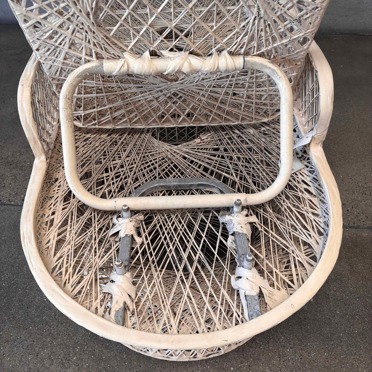 Mid Century Spun Fiberglass Lounger By Russell Woodard