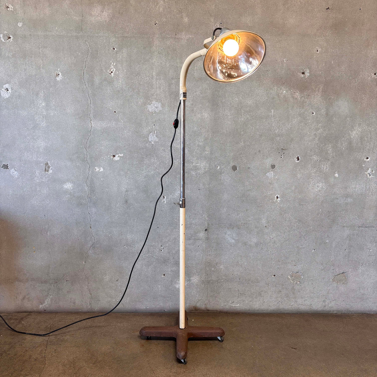 1950s Castle Sybron Medical Rolling Floor Surgery Lamp