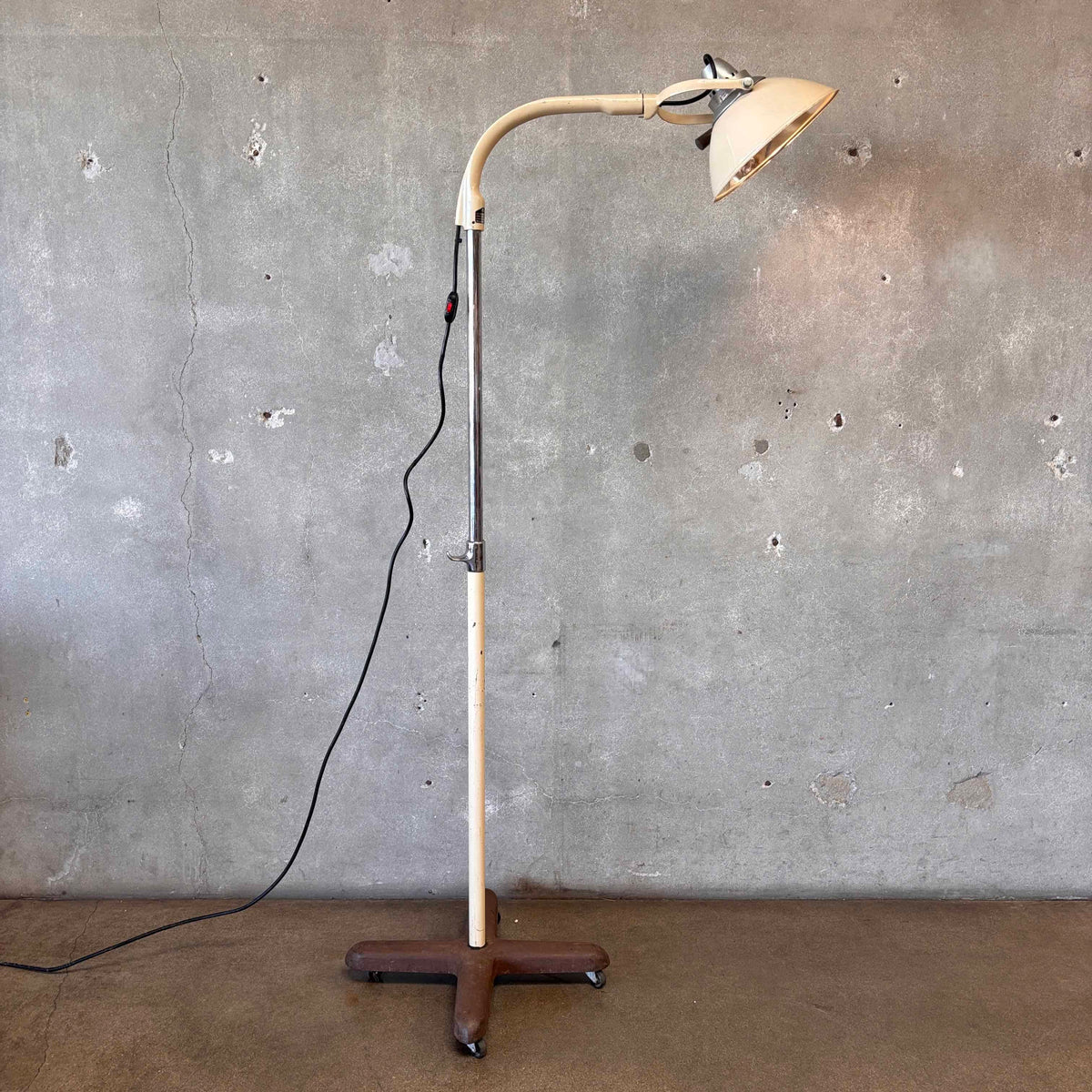1950s Castle Sybron Medical Rolling Floor Surgery Lamp