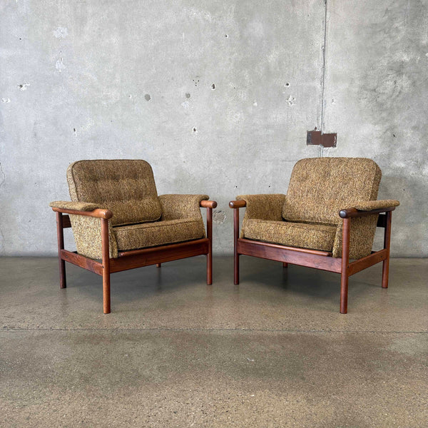 Pair of "Wiki" Lounge Chairs in Walnut by Illum Wikkelso