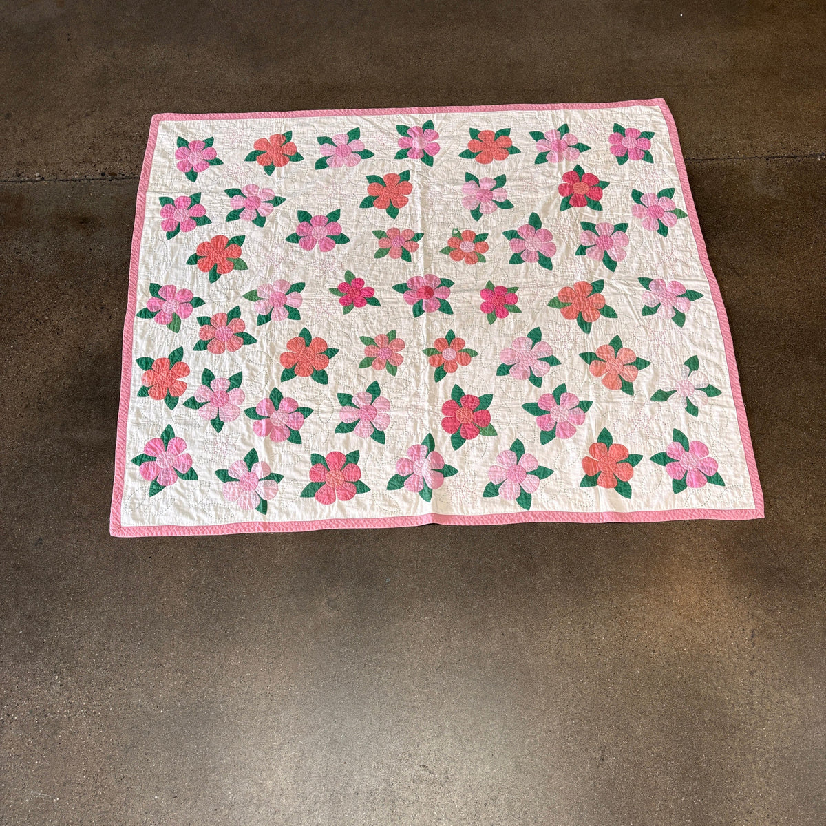 1940s Vintage Floral Applique Handmade Coverlet