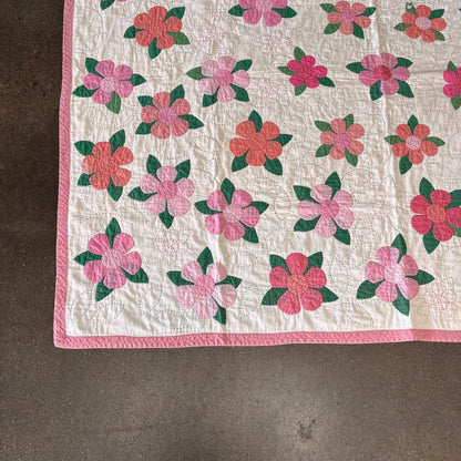 1940s Vintage Floral Applique Handmade Coverlet
