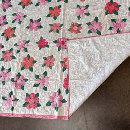 1940s Vintage Floral Applique Handmade Coverlet