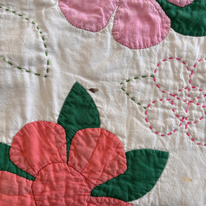 1940s Vintage Floral Applique Handmade Coverlet