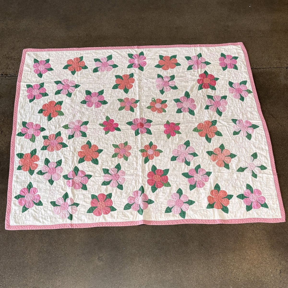 1940s Vintage Floral Applique Handmade Coverlet