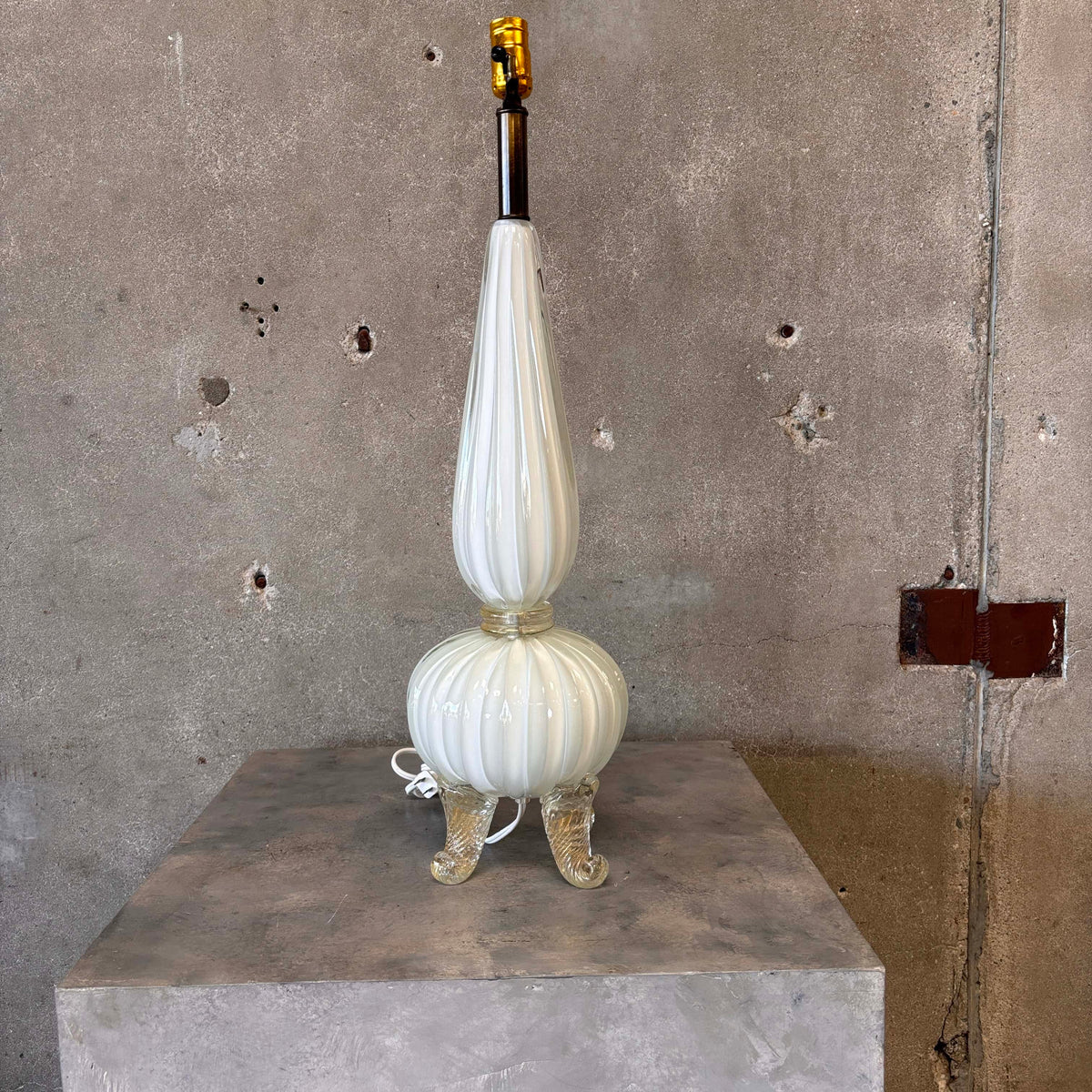 Barovier White Opaline Glass Footed Murano Lamp