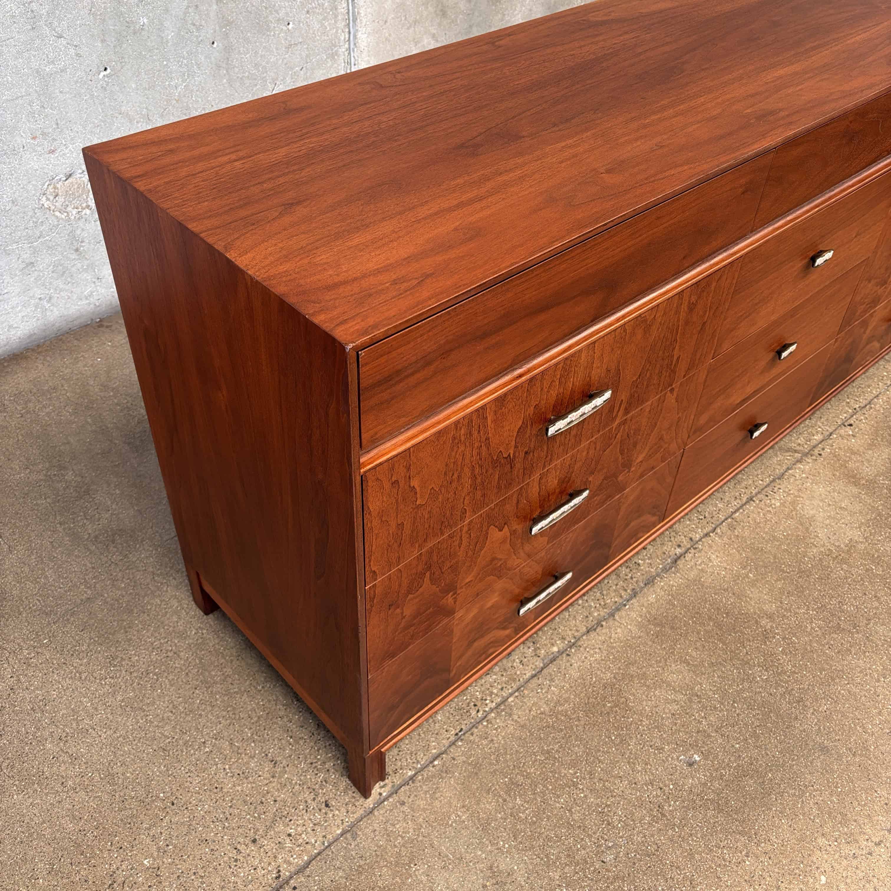 Mid Century Modern John Keal for Brown Saltman Walnut Dresser 1960's Mid Century Modern John Keal for Brown Saltman Walnut Dresser 1960's