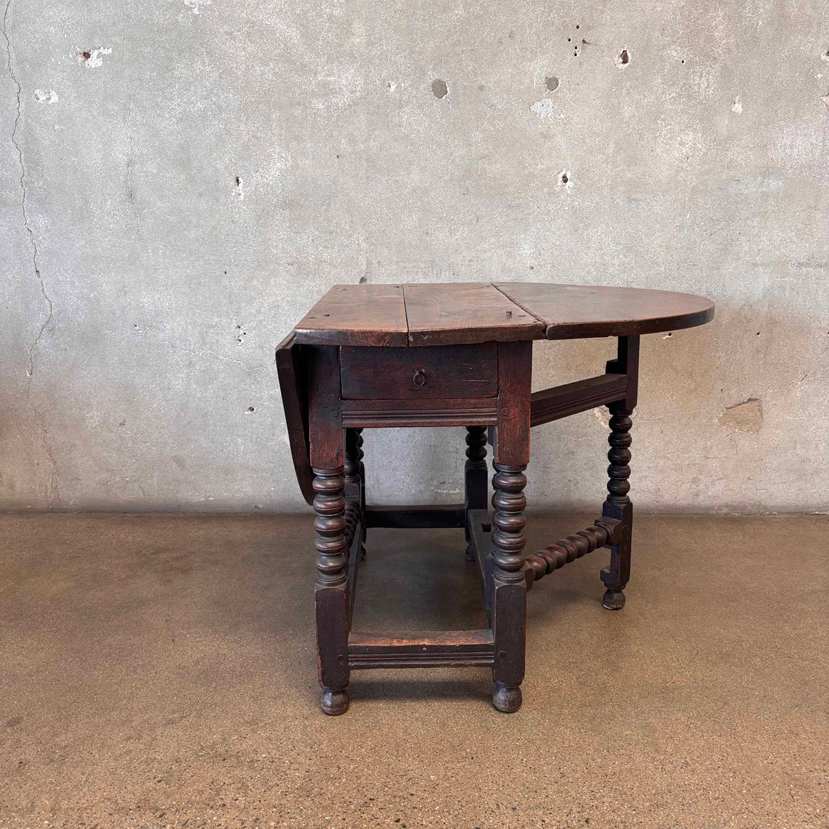 Antique Oval Drop Leaf Table w/Drawer